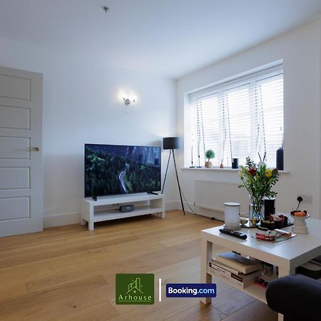 One Bedroom Apartment By Arhouse Apartments Short Lets & Serviced Accommodation Kingston With Free Wifi Kingston upon Thames  Exterior foto